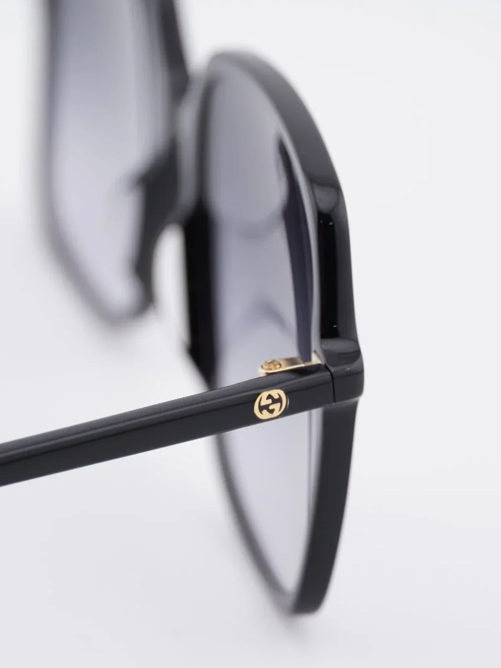 Gucci GG0544S 001 Sunglasses Black Square Frame, Grey Gradient Lenses